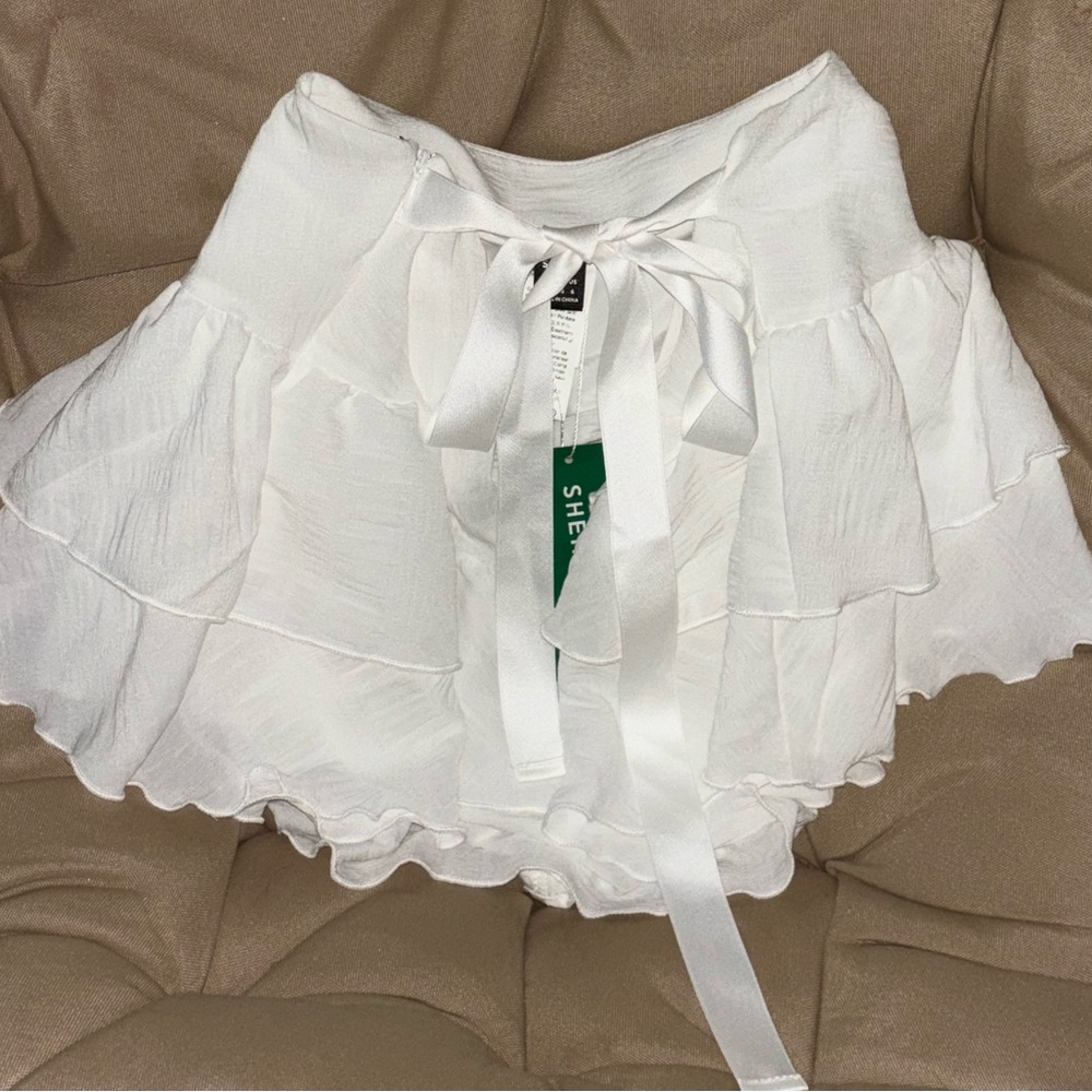 Mini white summer skirt